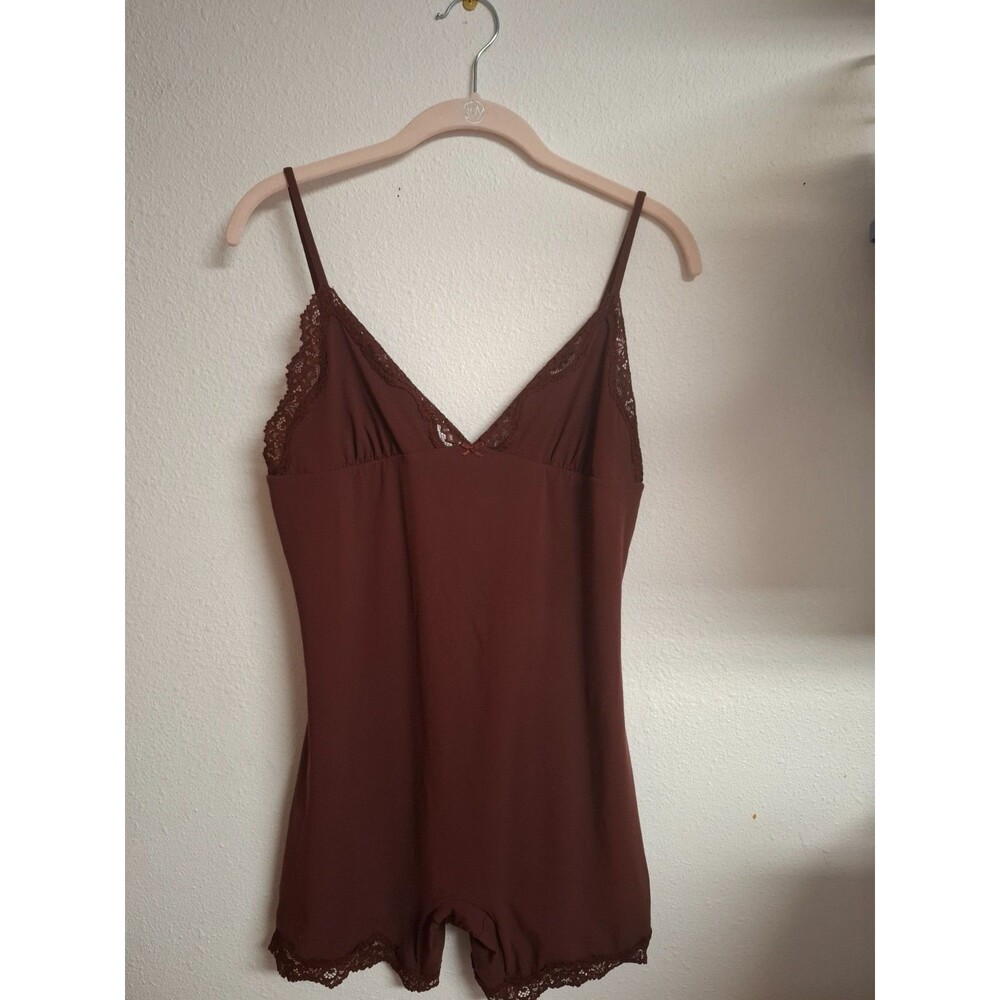 Women's SKIMS Fits Everybody Lace Trim Triangle Romper in Oxblood Size XL - Picture 2 of 13